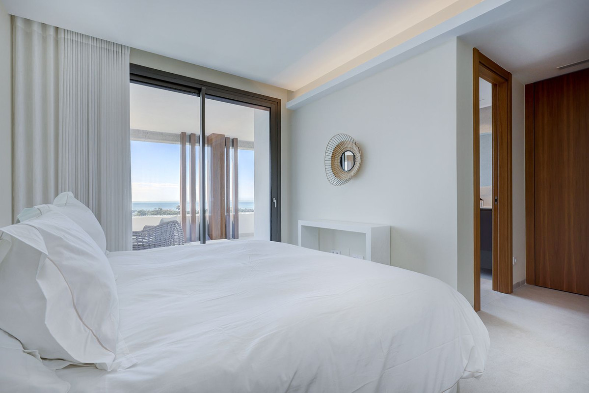 5 Bed Apartment for sale in La Quinta Costa Del Sol, Málaga, Spain