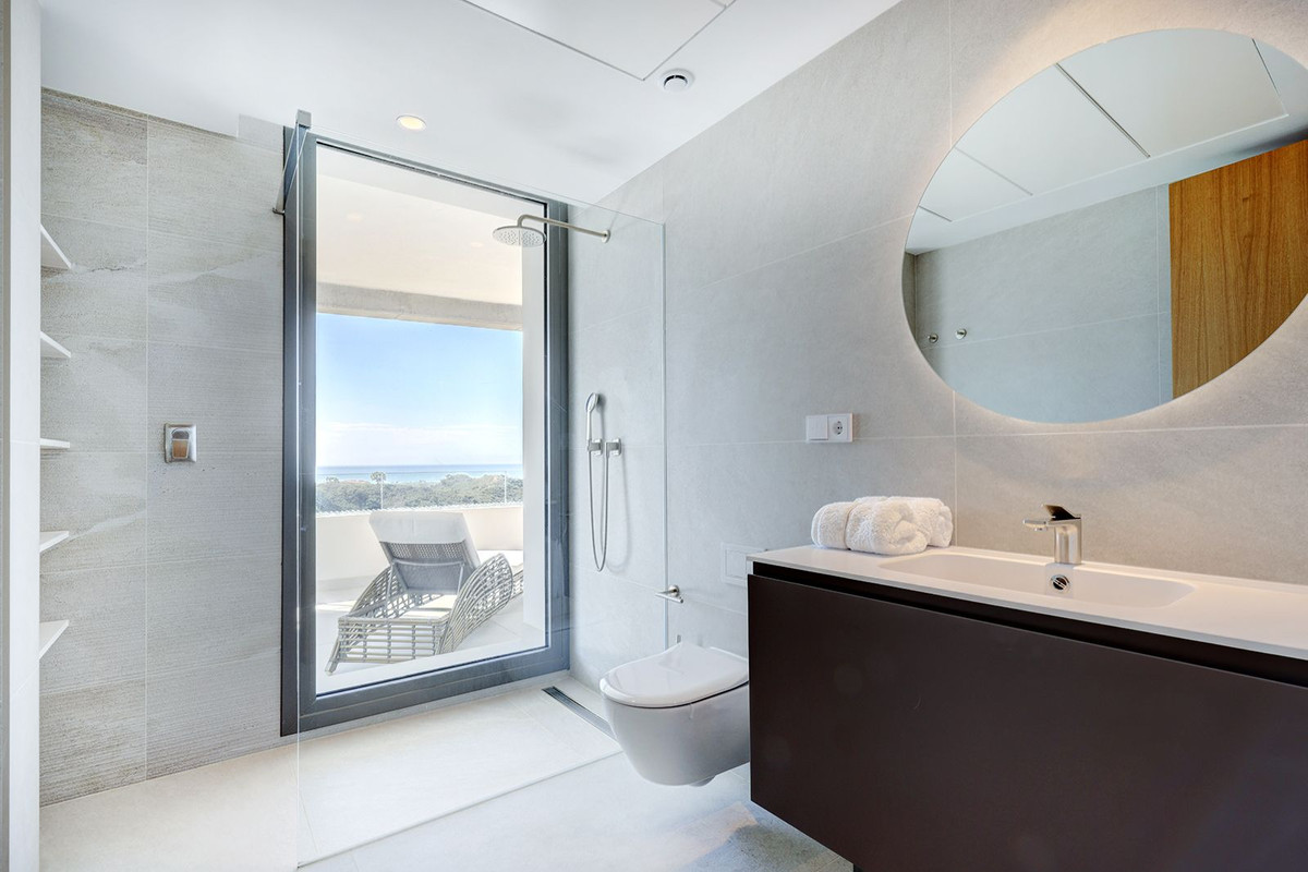 5 Bed Apartment for sale in La Quinta Costa Del Sol, Málaga, Spain