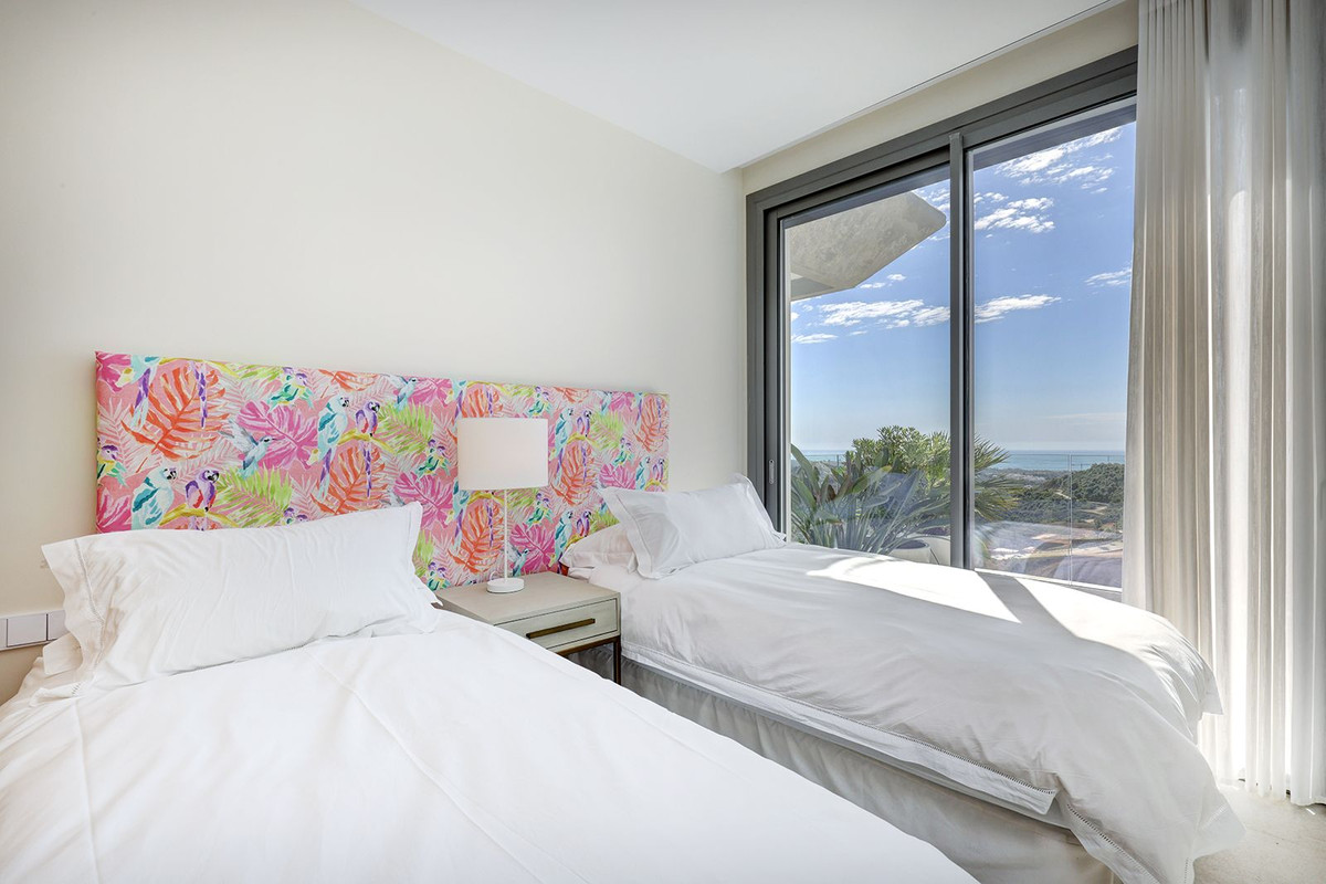 5 Bed Apartment for sale in La Quinta Costa Del Sol, Málaga, Spain