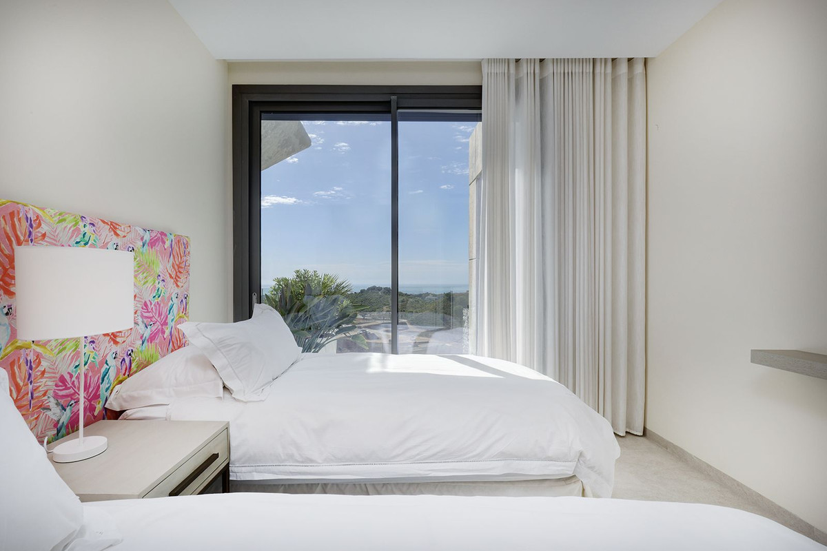 5 Bed Apartment for sale in La Quinta Costa Del Sol, Málaga, Spain