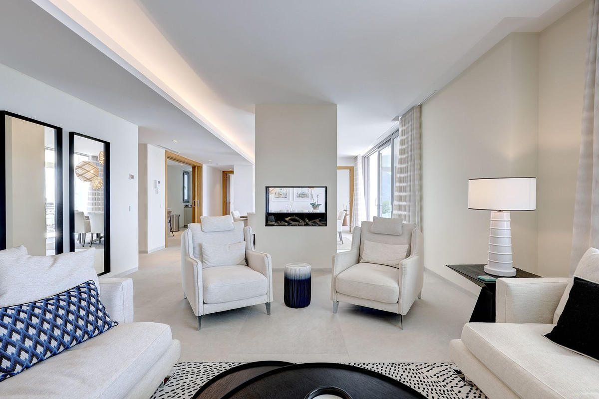 5 Bed Apartment for sale in La Quinta Costa Del Sol, Málaga, Spain