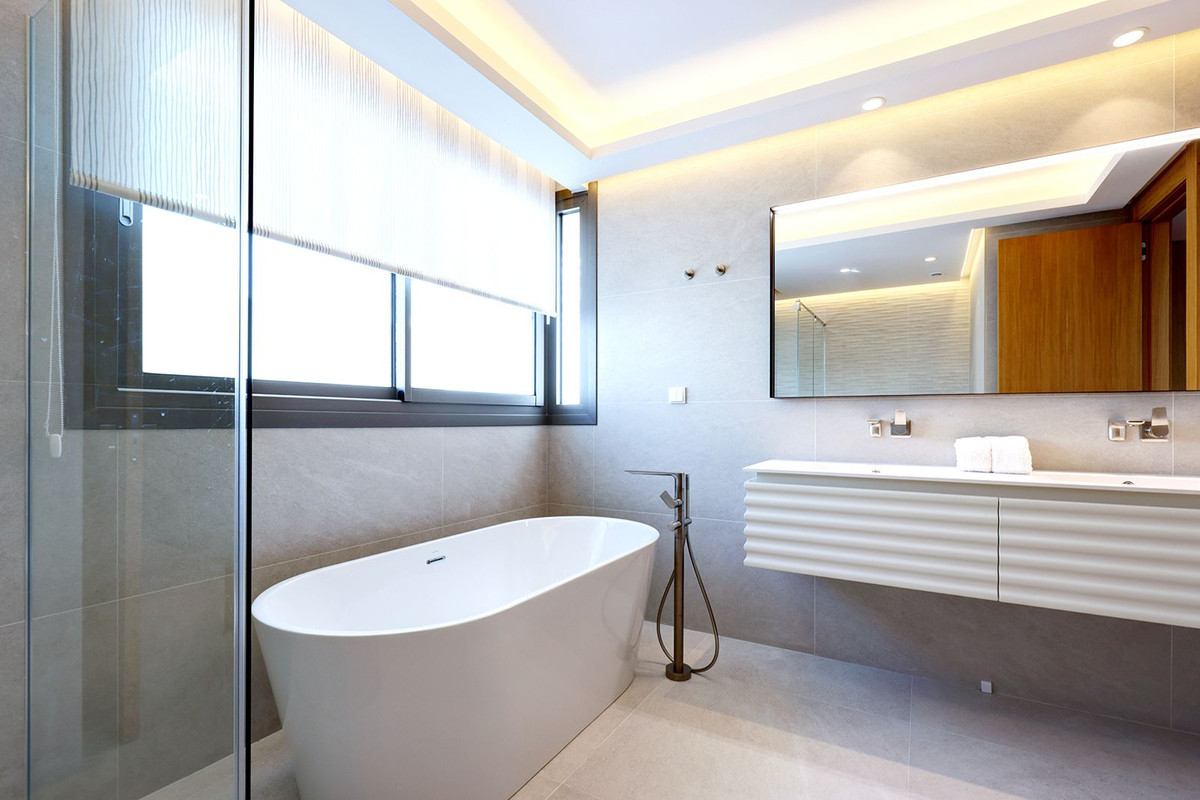 5 Bed Apartment for sale in La Quinta Costa Del Sol, Málaga, Spain