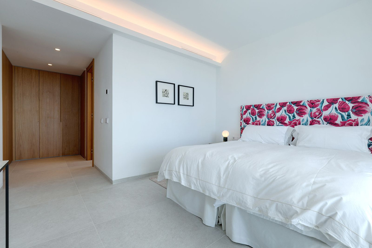 5 Bed Apartment for sale in La Quinta Costa Del Sol, Málaga, Spain