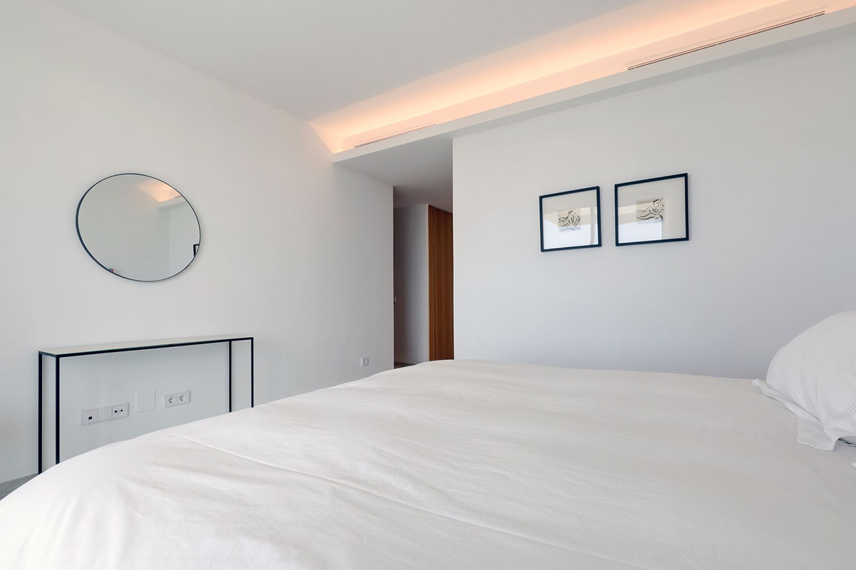 5 Bed Apartment for sale in La Quinta Costa Del Sol, Málaga, Spain