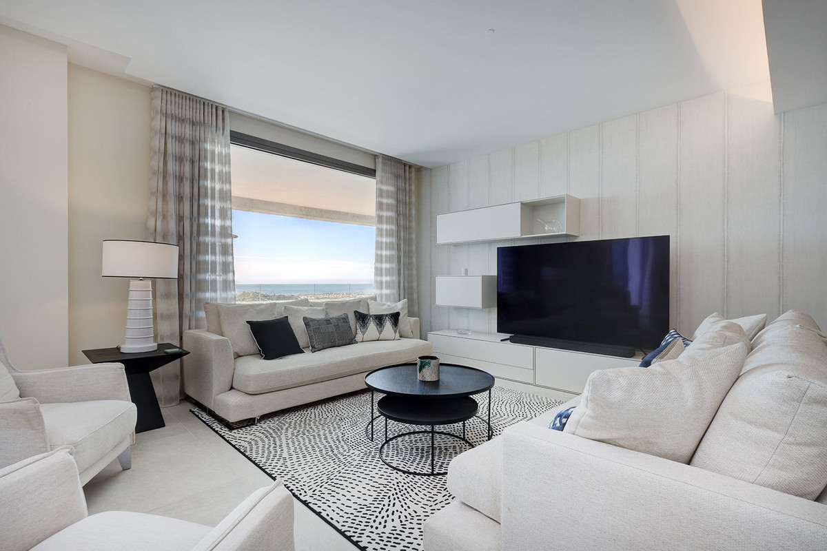 5 Bed Apartment for sale in La Quinta Costa Del Sol, Málaga, Spain