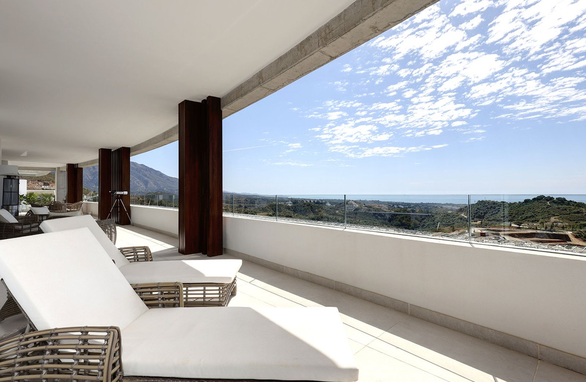 5 Bed Apartment for sale in La Quinta Costa Del Sol, Málaga, Spain