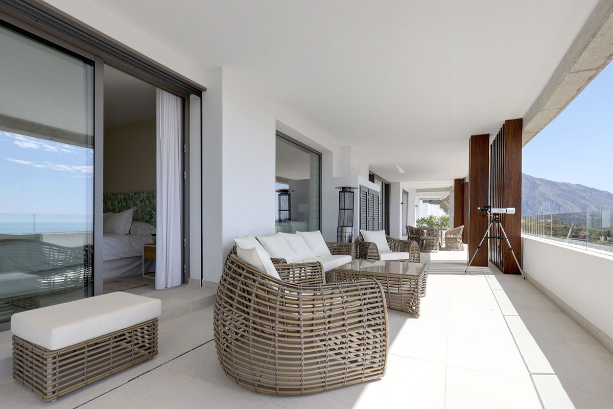 5 Bed Apartment for sale in La Quinta Costa Del Sol, Málaga, Spain