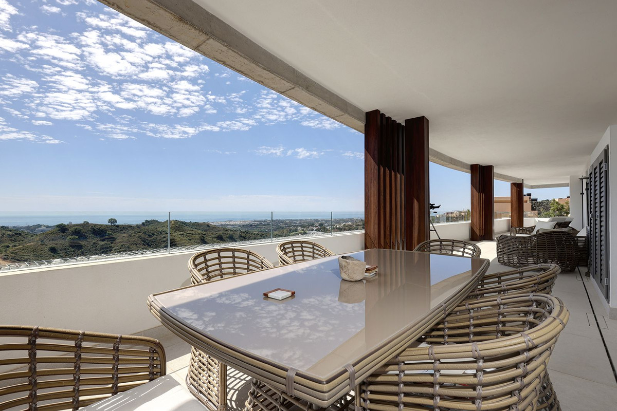5 Bed Apartment for sale in La Quinta Costa Del Sol, Málaga, Spain