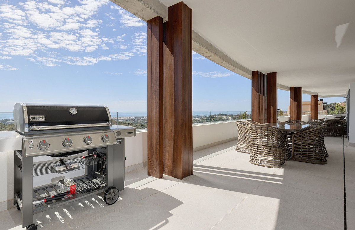 5 Bed Apartment for sale in La Quinta Costa Del Sol, Málaga, Spain