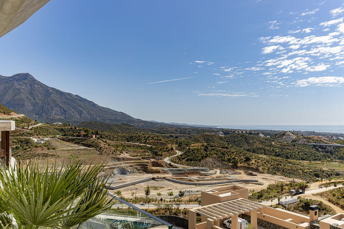 5 Bed Apartment for sale in La Quinta Costa Del Sol, Málaga, Spain
