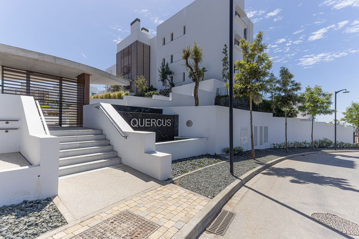 5 Bed Apartment for sale in La Quinta Costa Del Sol, Málaga, Spain