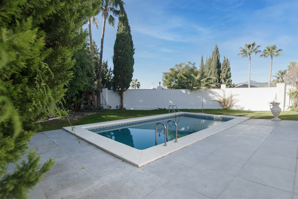 4 Bed Townhouse for sale in Nueva Andalucía Costa Del Sol, Málaga, Spain