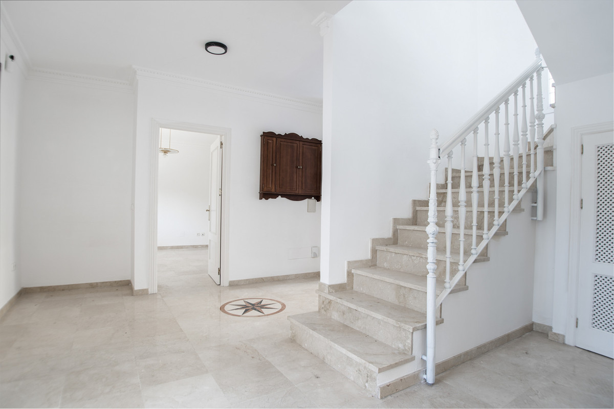 4 Bed Townhouse for sale in Nueva Andalucía Costa Del Sol, Málaga, Spain