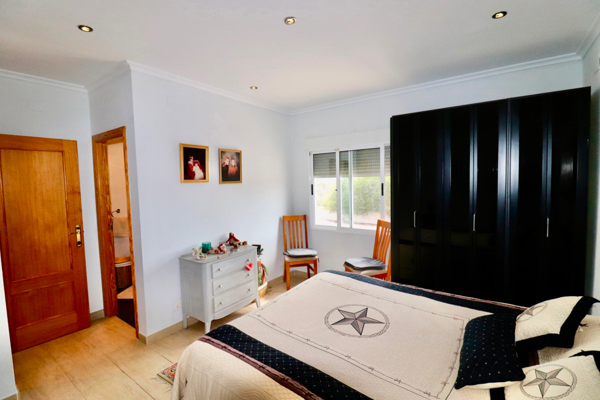 Se vende Villa - Chalet de 4 dormitorios en Costa Blanca, Alicante, España