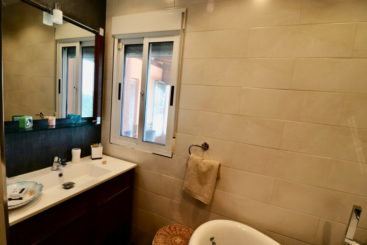 Se vende Villa - Chalet de 4 dormitorios en Costa Blanca, Alicante, España