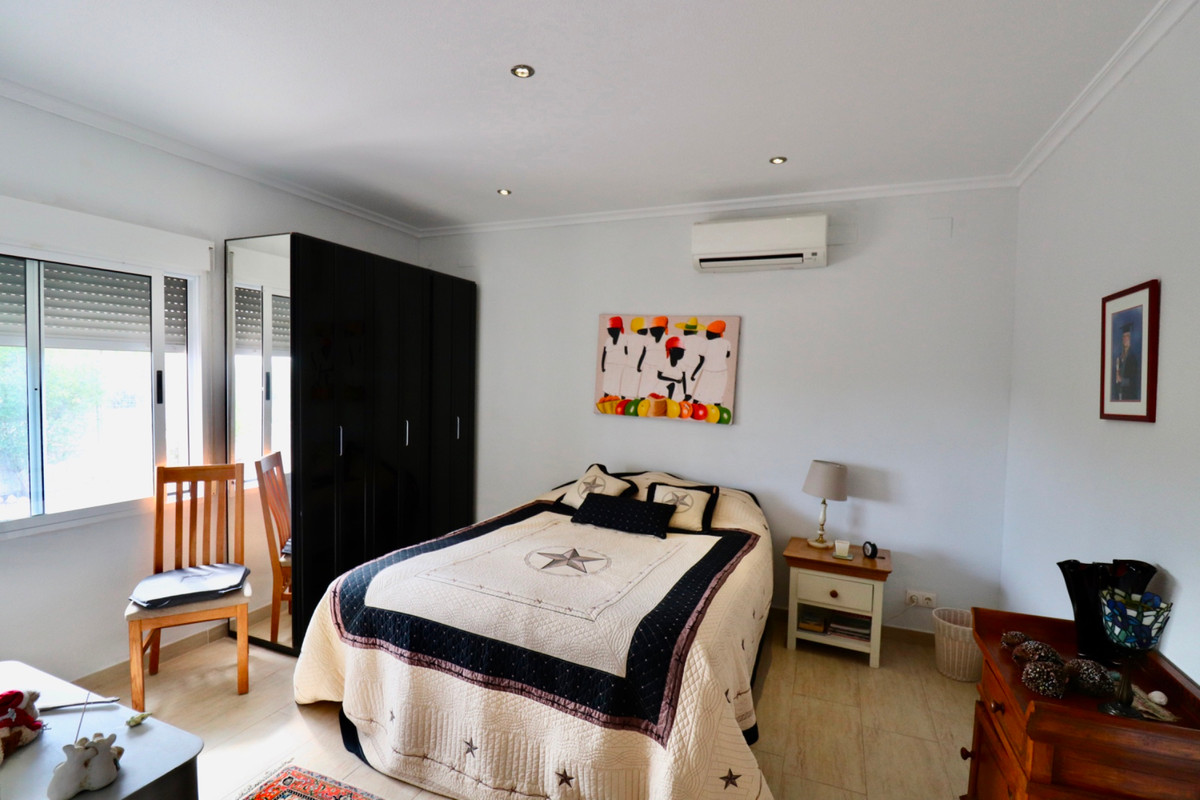 Se vende Villa - Chalet de 4 dormitorios en Costa Blanca, Alicante, España