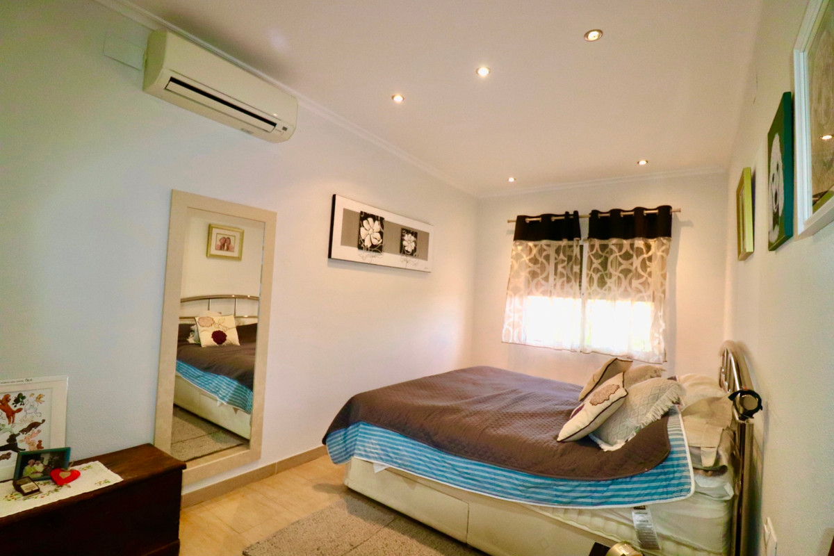 Se vende Villa - Chalet de 4 dormitorios en Costa Blanca, Alicante, España