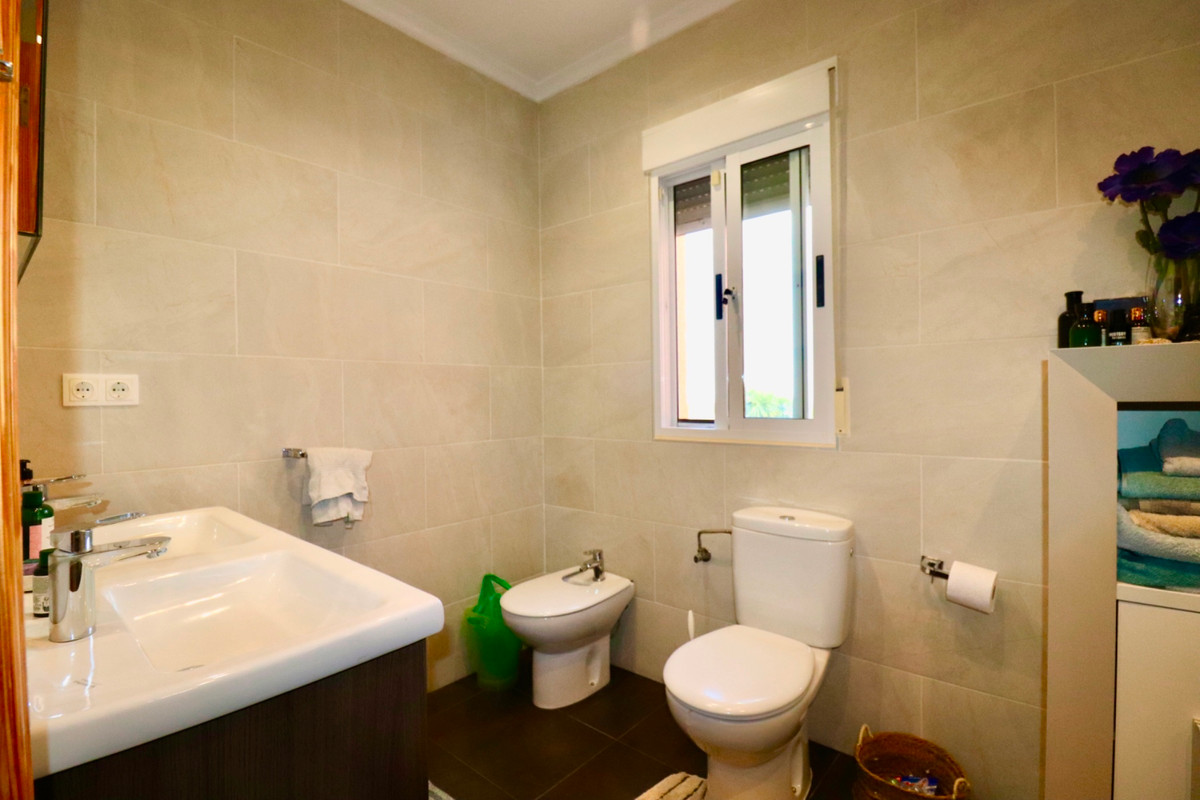 Se vende Villa - Chalet de 4 dormitorios en Costa Blanca, Alicante, España