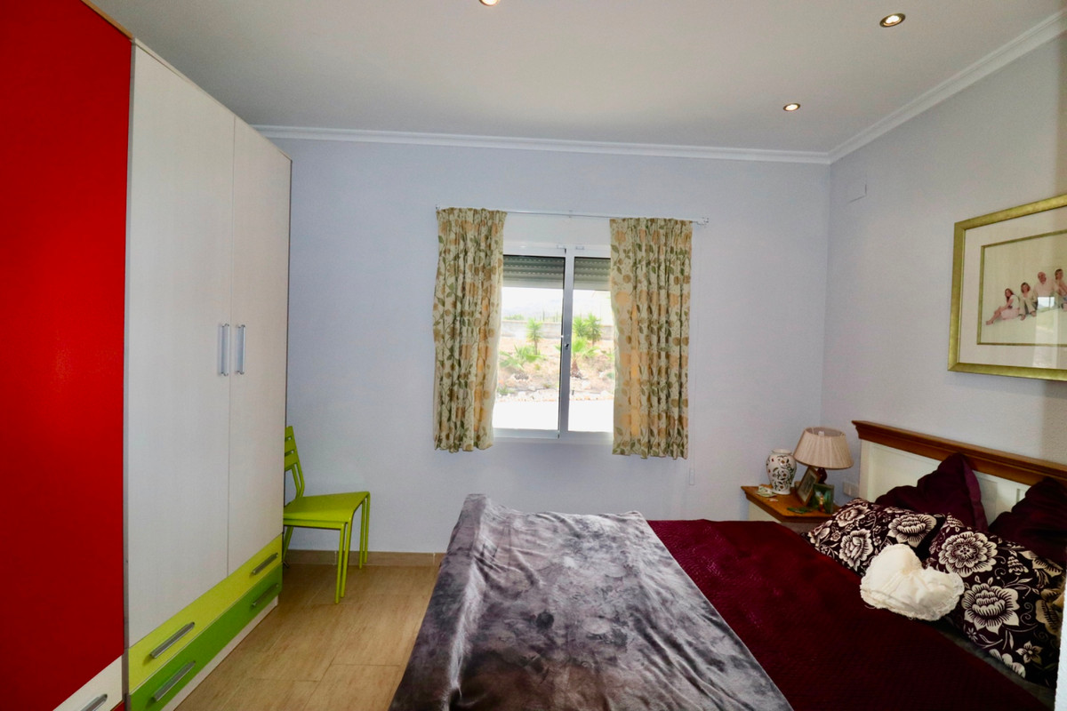 Se vende Villa - Chalet de 4 dormitorios en Costa Blanca, Alicante, España