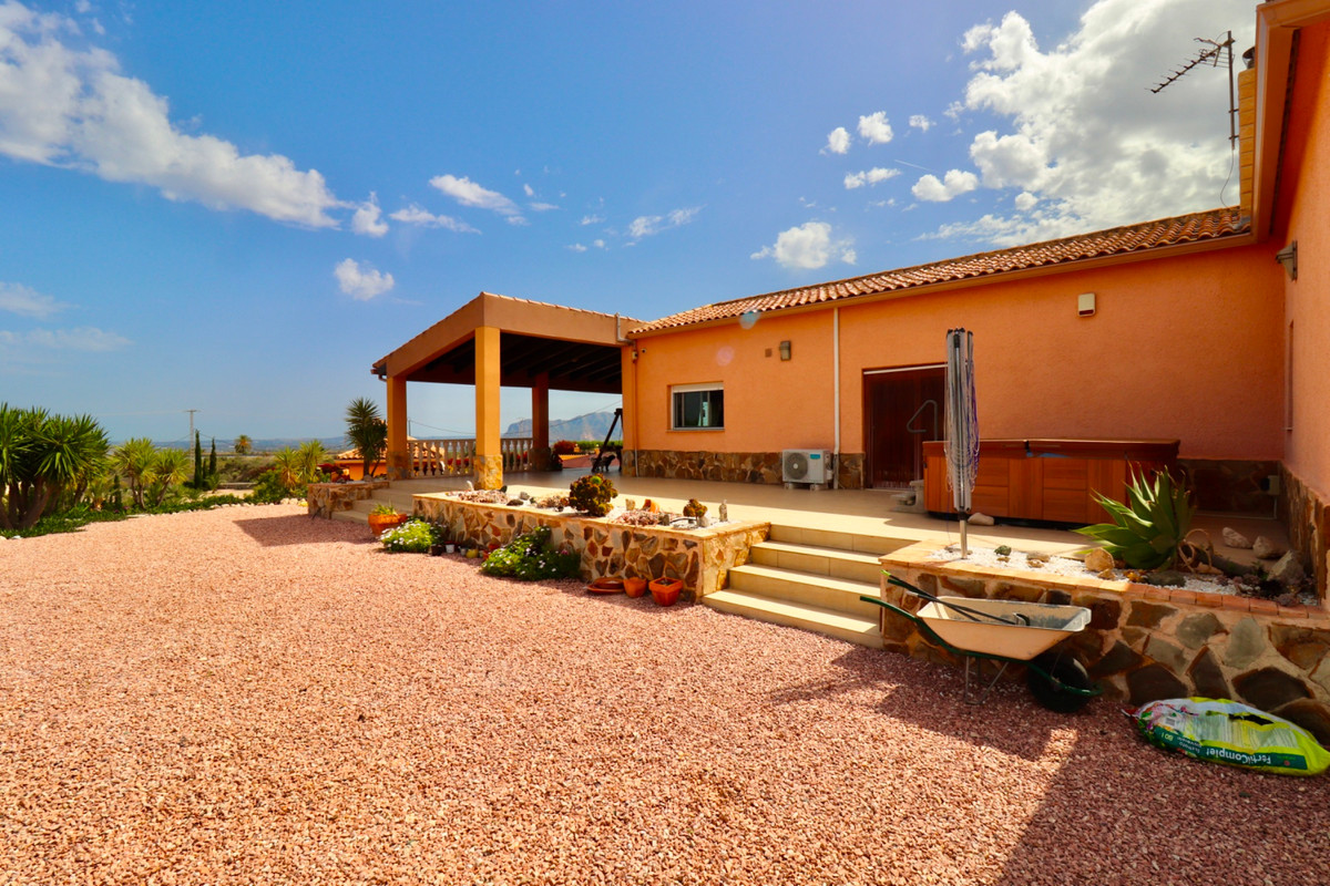 Se vende Villa - Chalet de 4 dormitorios en Costa Blanca, Alicante, España