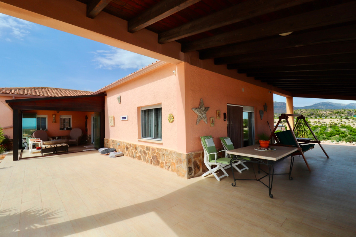 Se vende Villa - Chalet de 4 dormitorios en Costa Blanca, Alicante, España