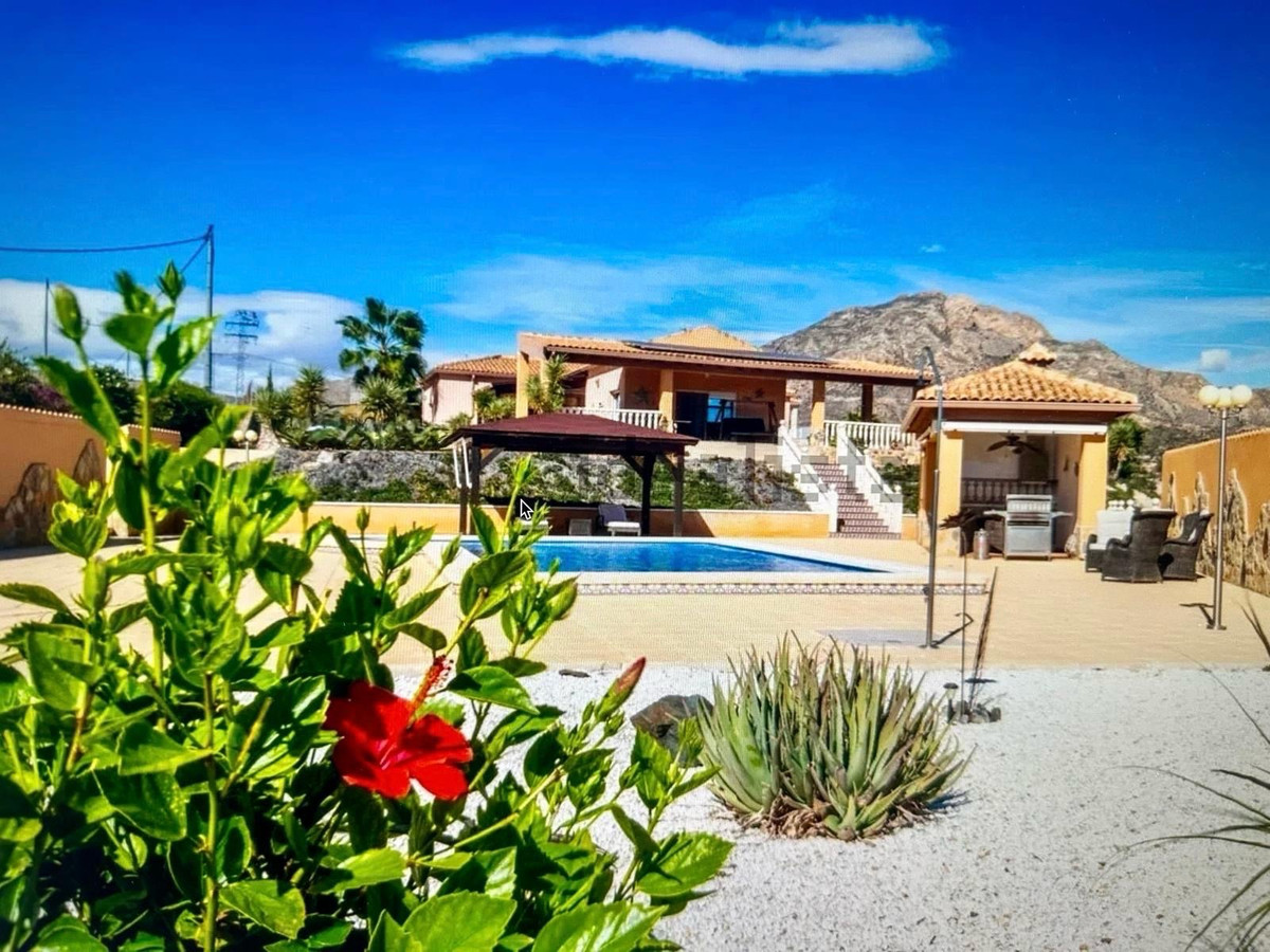 Se vende Villa - Chalet de 4 dormitorios en Costa Blanca, Alicante, España