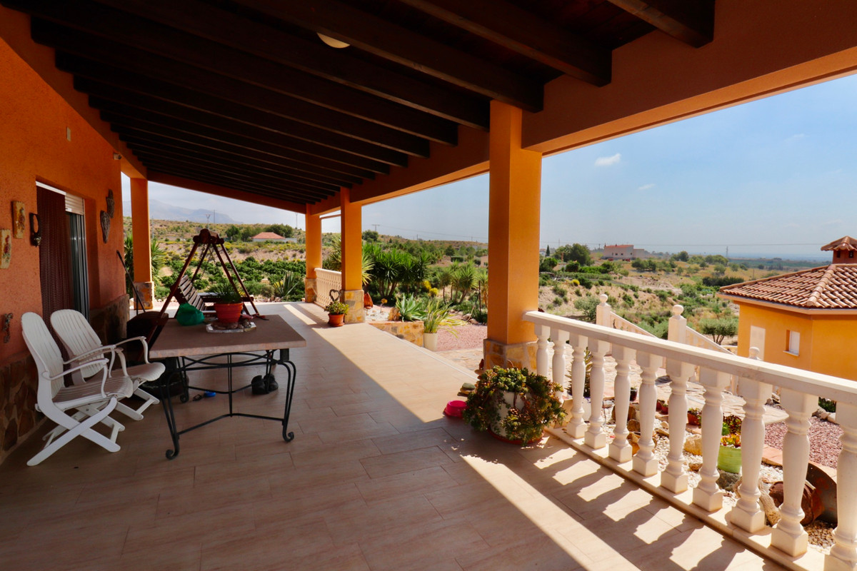 Se vende Villa - Chalet de 4 dormitorios en Costa Blanca, Alicante, España