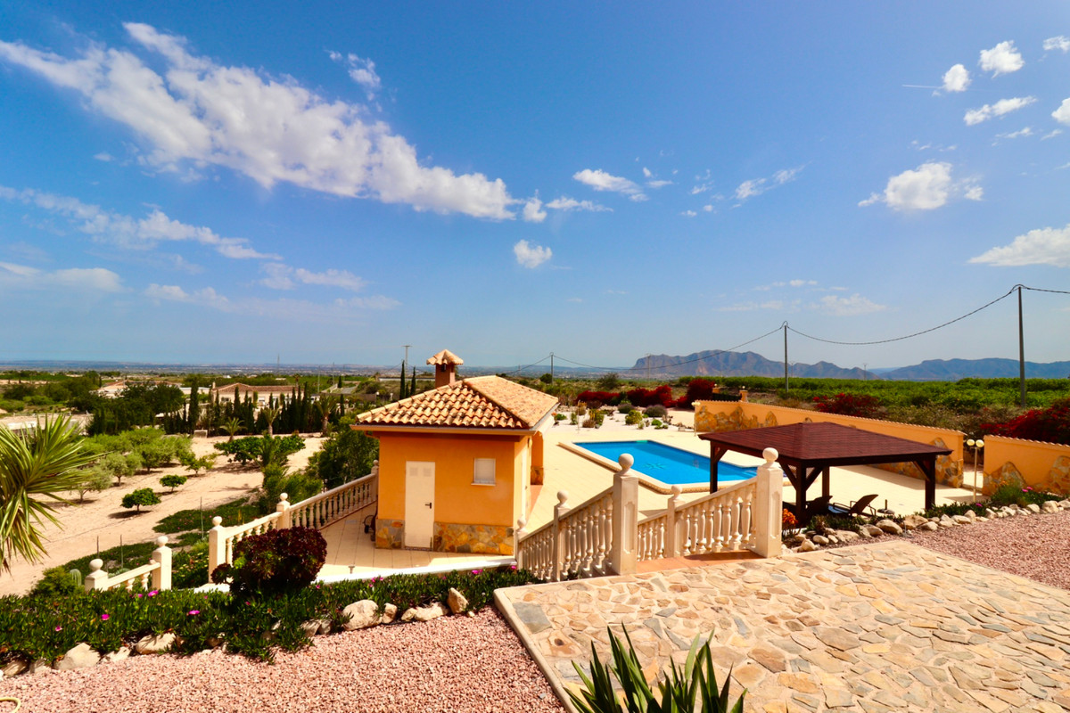 Se vende Villa - Chalet de 4 dormitorios en Costa Blanca, Alicante, España
