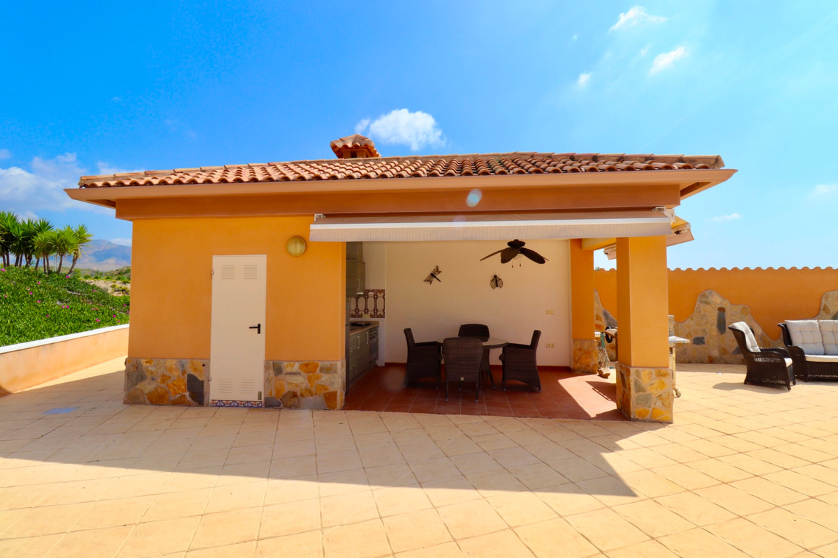 Se vende Villa - Chalet de 4 dormitorios en Costa Blanca, Alicante, España