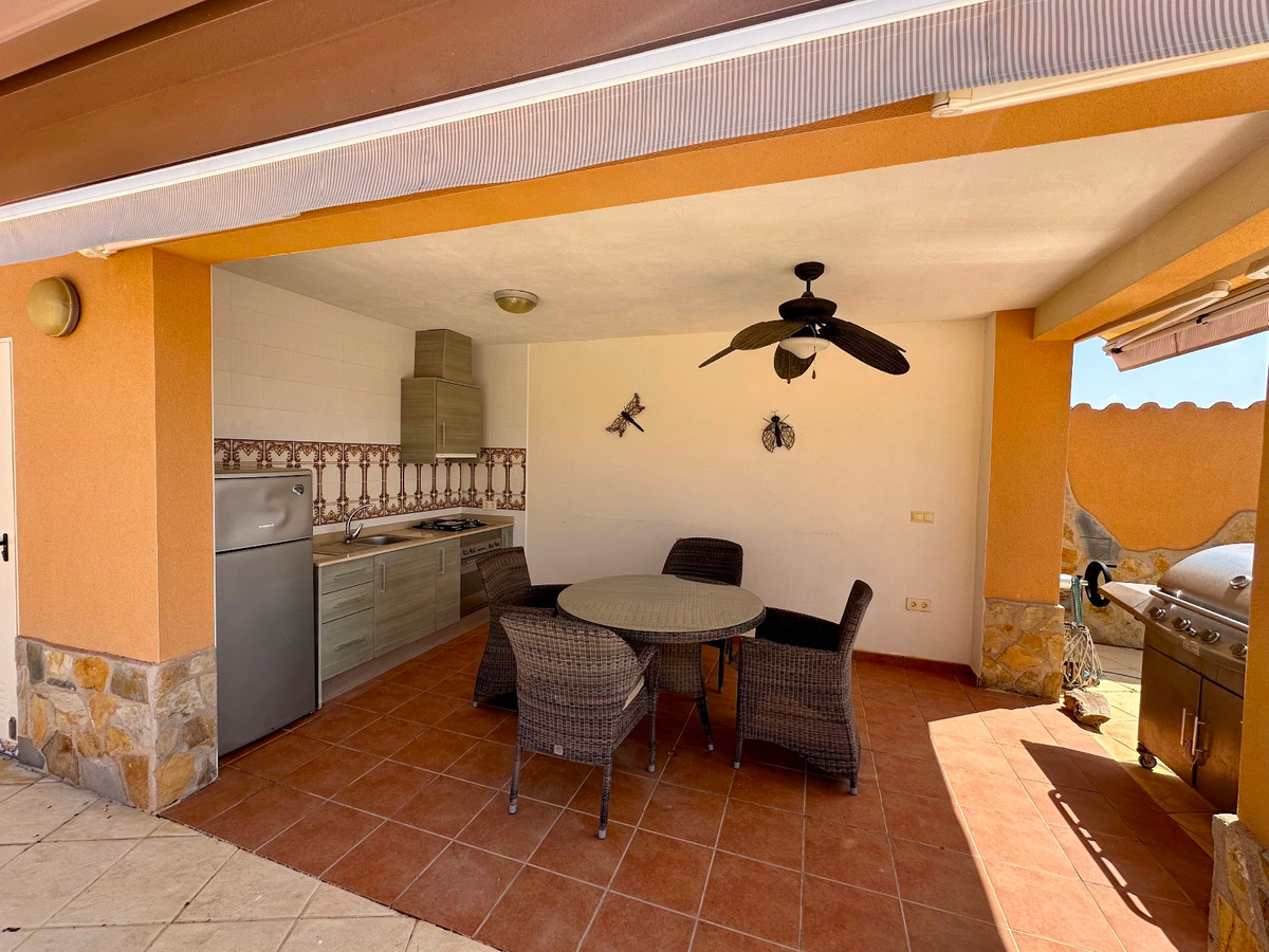 Se vende Villa - Chalet de 4 dormitorios en Costa Blanca, Alicante, España