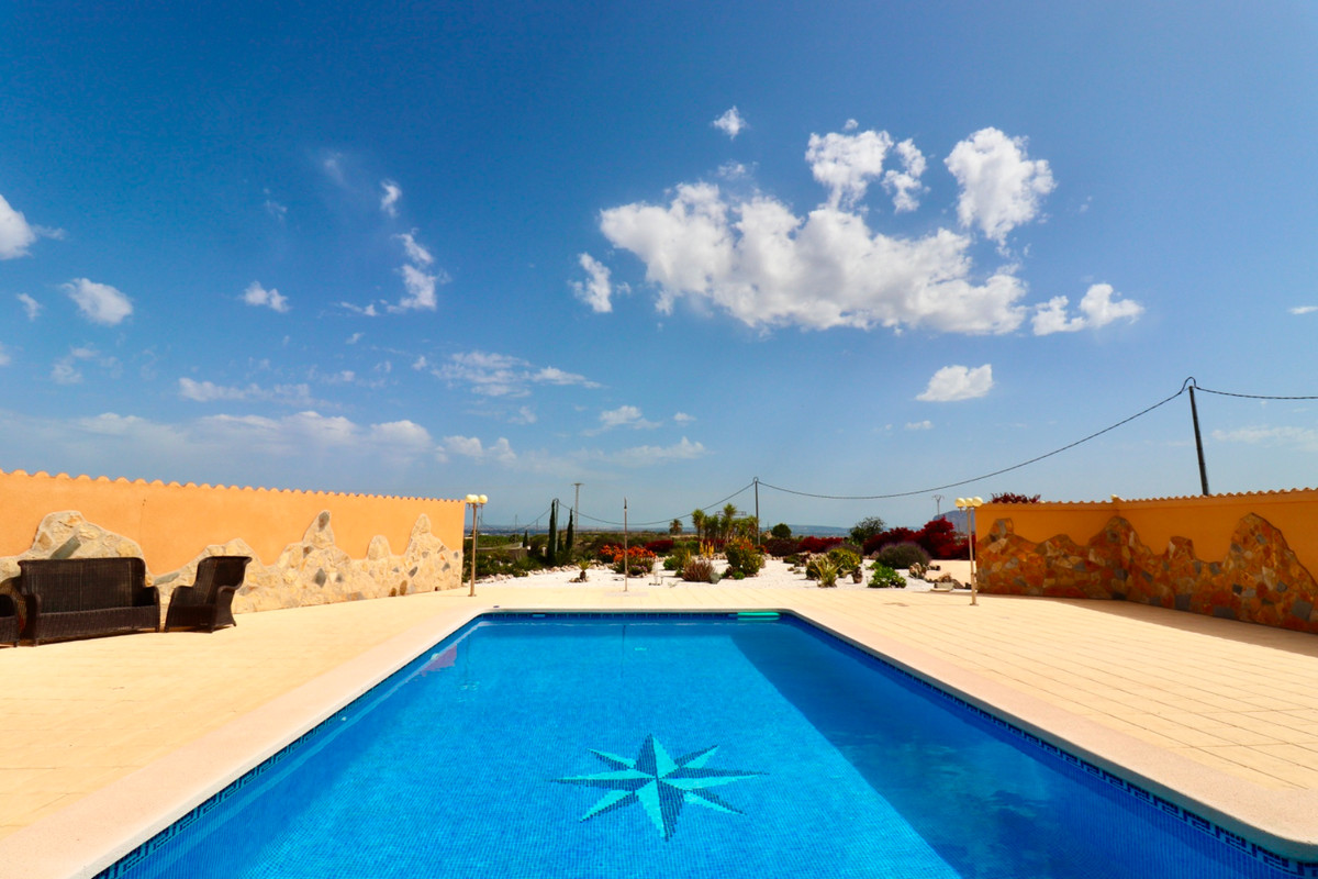 Se vende Villa - Chalet de 4 dormitorios en Costa Blanca, Alicante, España