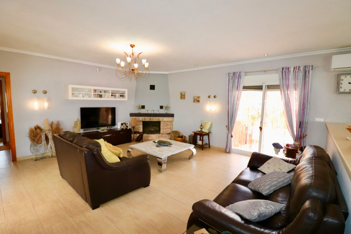 Se vende Villa - Chalet de 4 dormitorios en Costa Blanca, Alicante, España