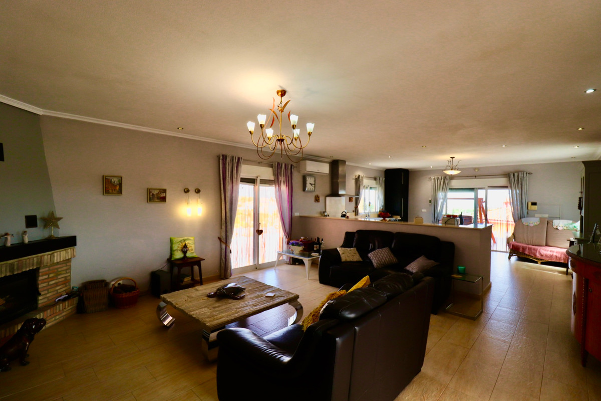 Se vende Villa - Chalet de 4 dormitorios en Costa Blanca, Alicante, España