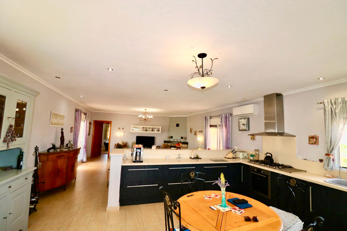 Se vende Villa - Chalet de 4 dormitorios en Costa Blanca, Alicante, España