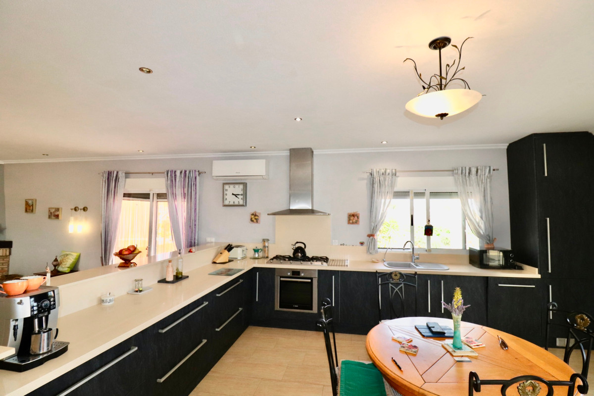 Se vende Villa - Chalet de 4 dormitorios en Costa Blanca, Alicante, España