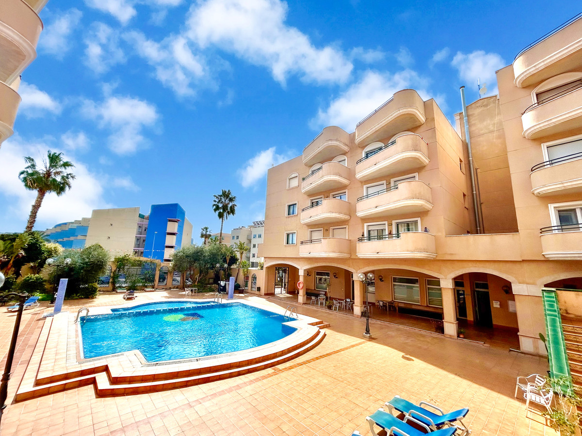 Se vende Apartamento Planta Media de 2 dormitorios en Costa Blanca, Alicante, España