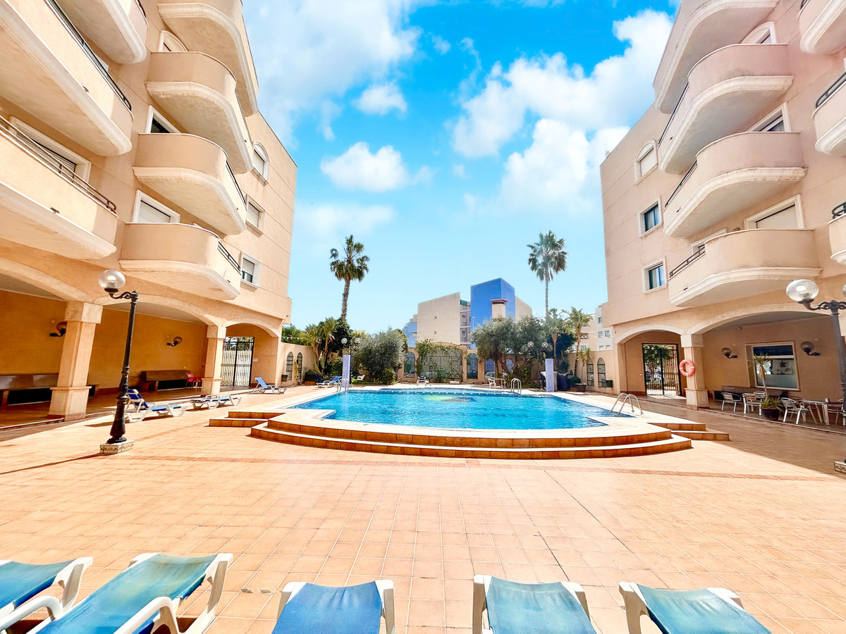 Se vende Apartamento Planta Media de 2 dormitorios en Costa Blanca, Alicante, España