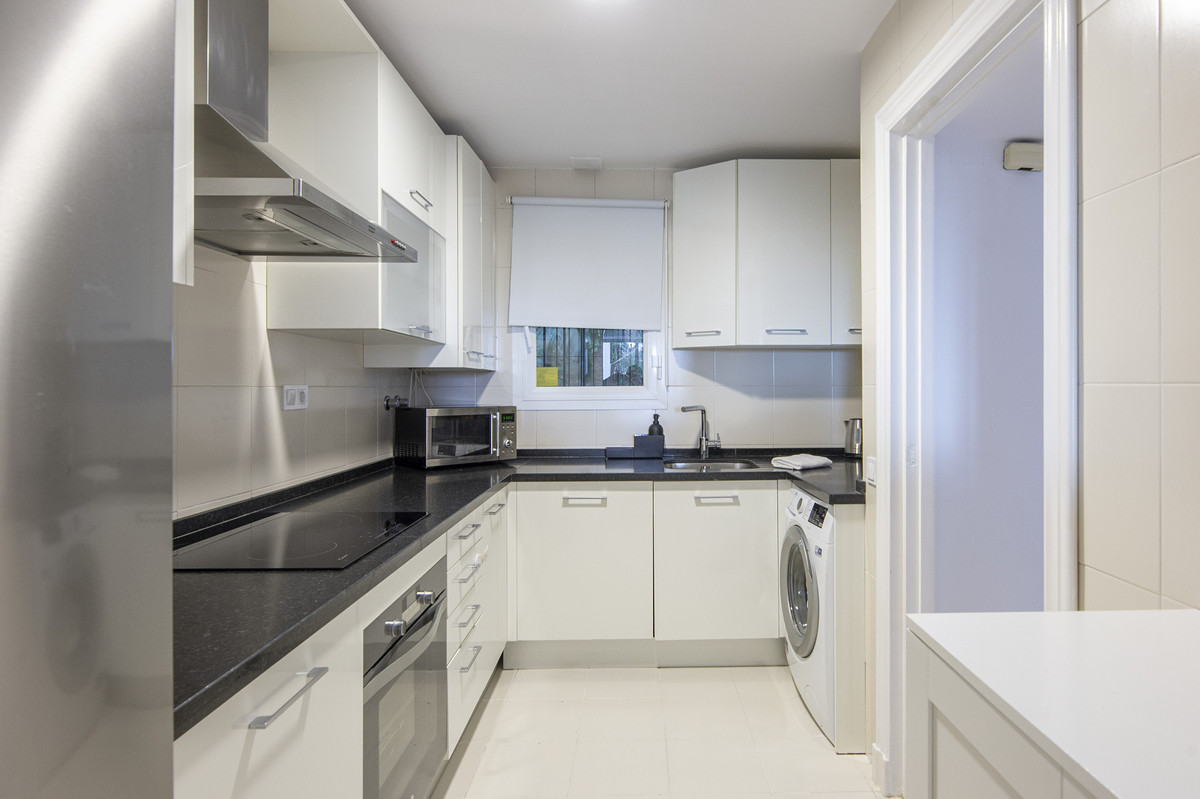 Se vende Apartamento Planta Media de 2 dormitorios en Costa Del Sol, Málaga, España
