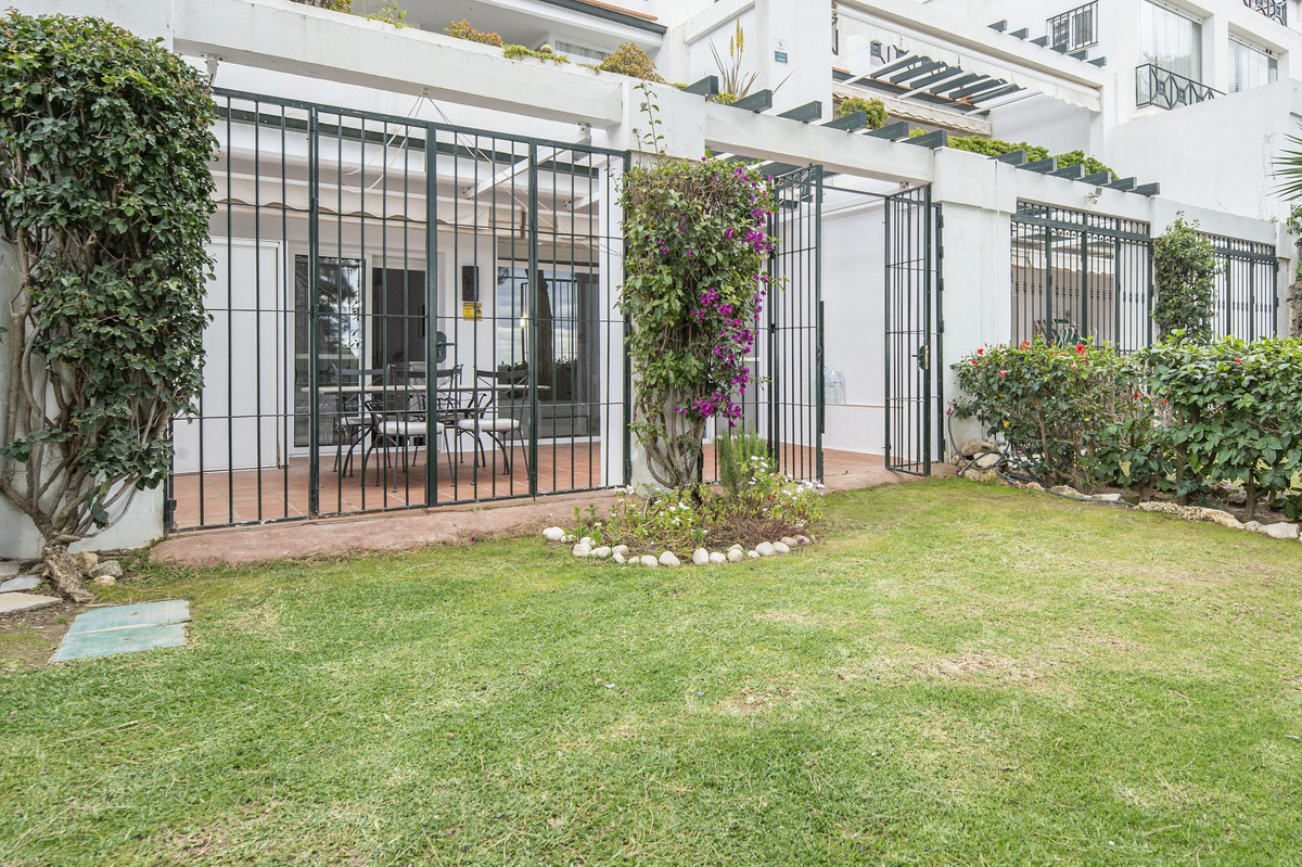 Se vende Apartamento Planta Media de 2 dormitorios en Costa Del Sol, Málaga, España