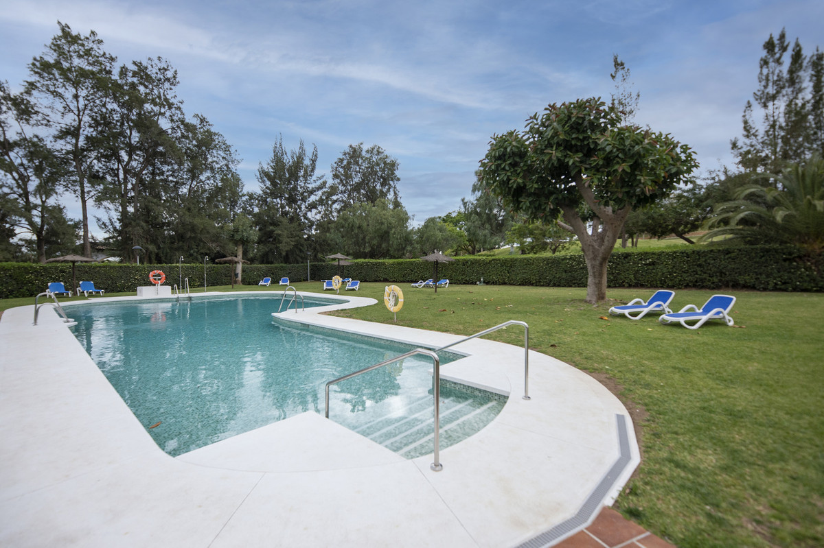 Se vende Apartamento Planta Media de 2 dormitorios en Costa Del Sol, Málaga, España