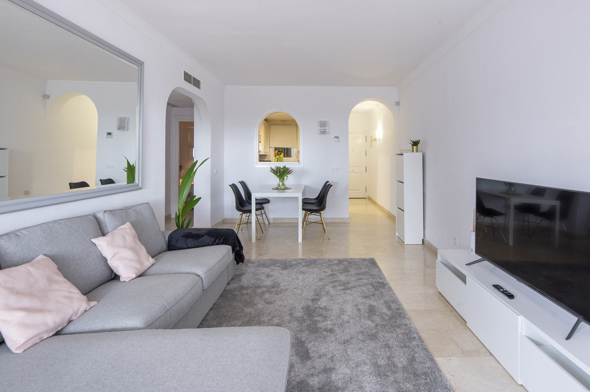 Se vende Apartamento Planta Media de 2 dormitorios en Costa Del Sol, Málaga, España