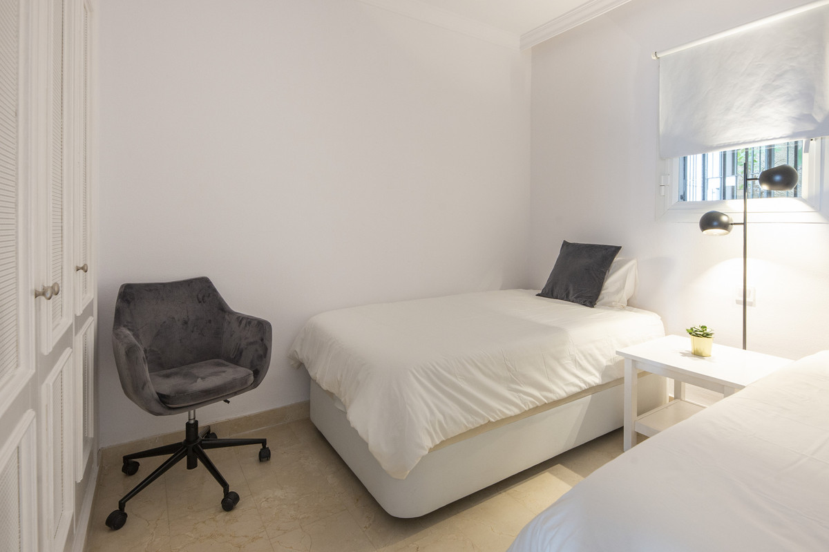 Se vende Apartamento Planta Media de 2 dormitorios en Costa Del Sol, Málaga, España