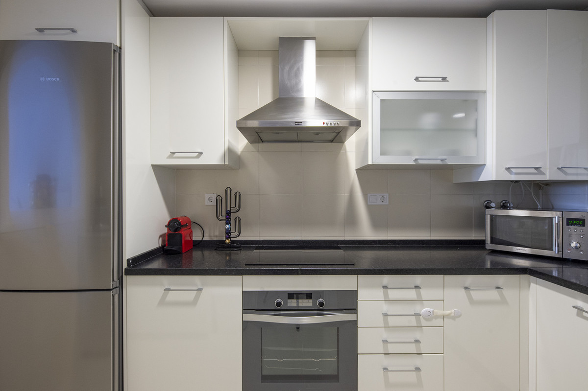 Se vende Apartamento Planta Media de 2 dormitorios en Costa Del Sol, Málaga, España