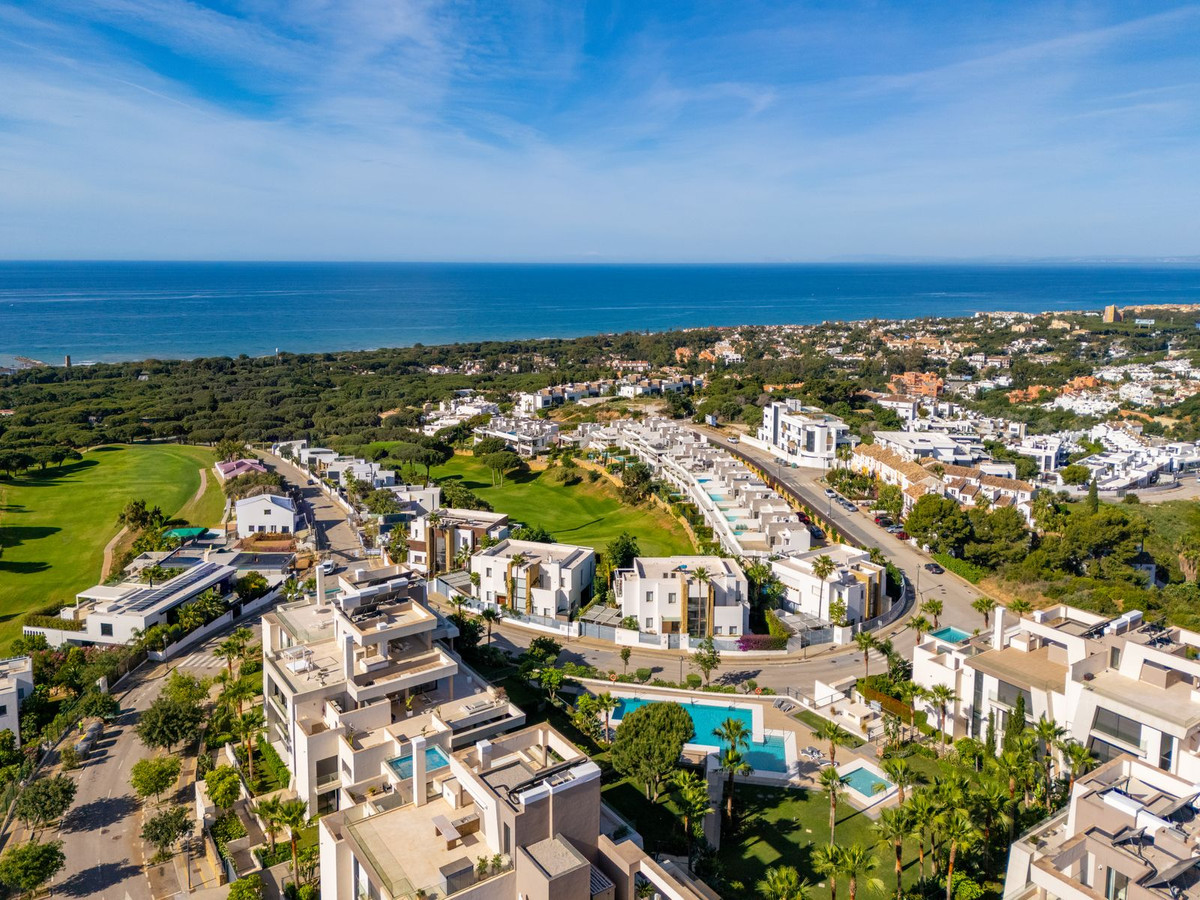 3 Bed Apartment for sale in Cabopino Costa Del Sol, Málaga, Spain