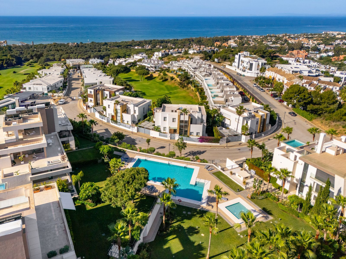3 Bed Apartment for sale in Cabopino Costa Del Sol, Málaga, Spain