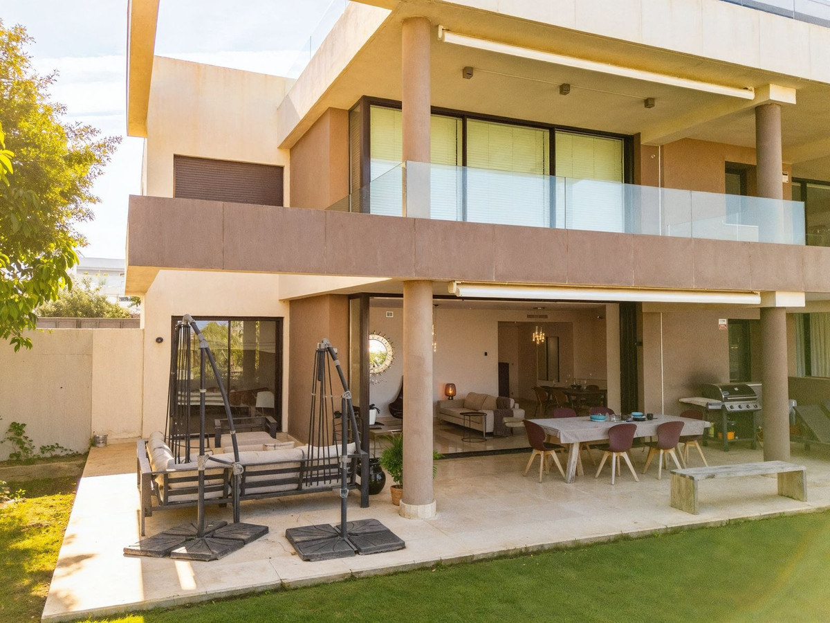 3 Bed Apartment for sale in Cabopino Costa Del Sol, Málaga, Spain