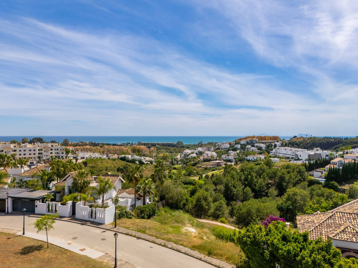 3 Bed Apartment for sale in Cabopino Costa Del Sol, Málaga, Spain