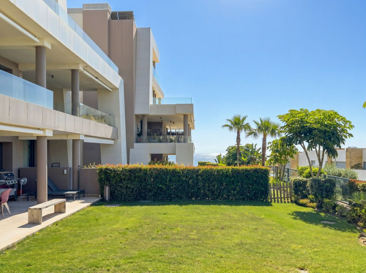 3 Bed Apartment for sale in Cabopino Costa Del Sol, Málaga, Spain