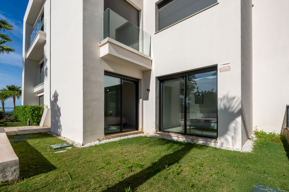 3 Bed Apartment for sale in Cabopino Costa Del Sol, Málaga, Spain