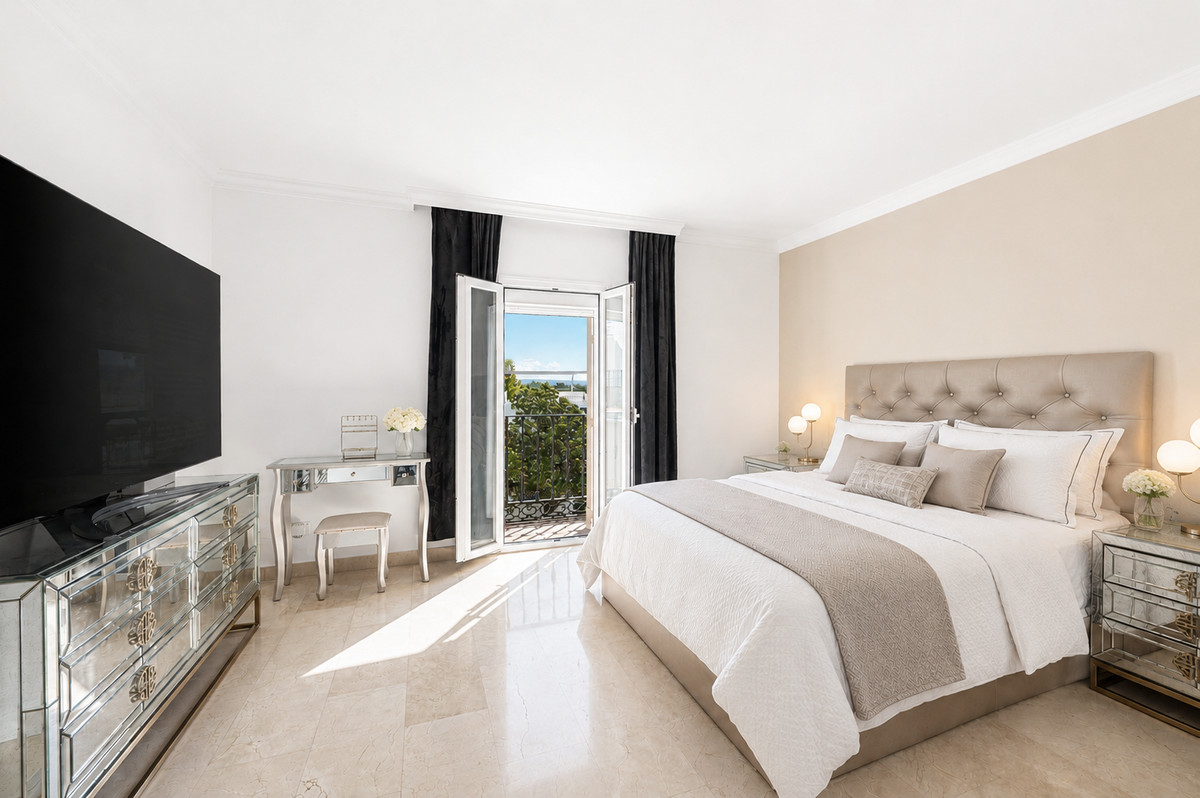 3 Bed Townhouse for sale in Nueva Andalucía Costa Del Sol, Málaga, Spain
